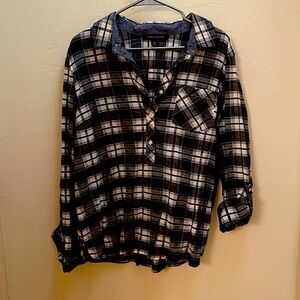 Tommy Hilfiger women’s XL black and white plaid shirt